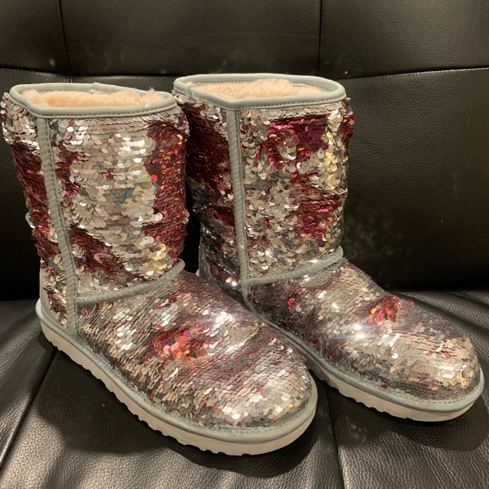 UGGS SEQUIN SILVER/ PINK SZ 10